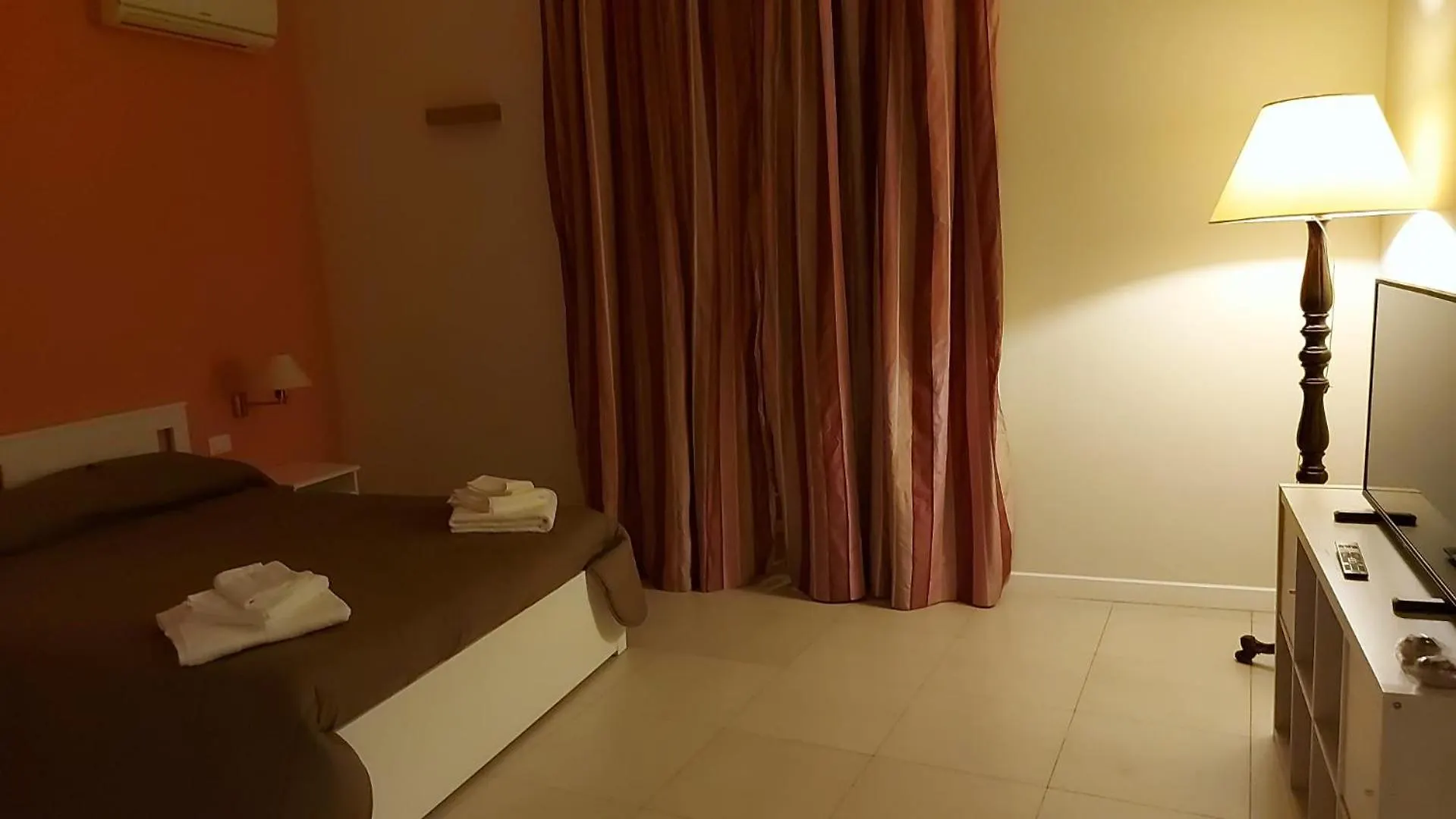 R&B Mezzocannone Naples Bed & Breakfast